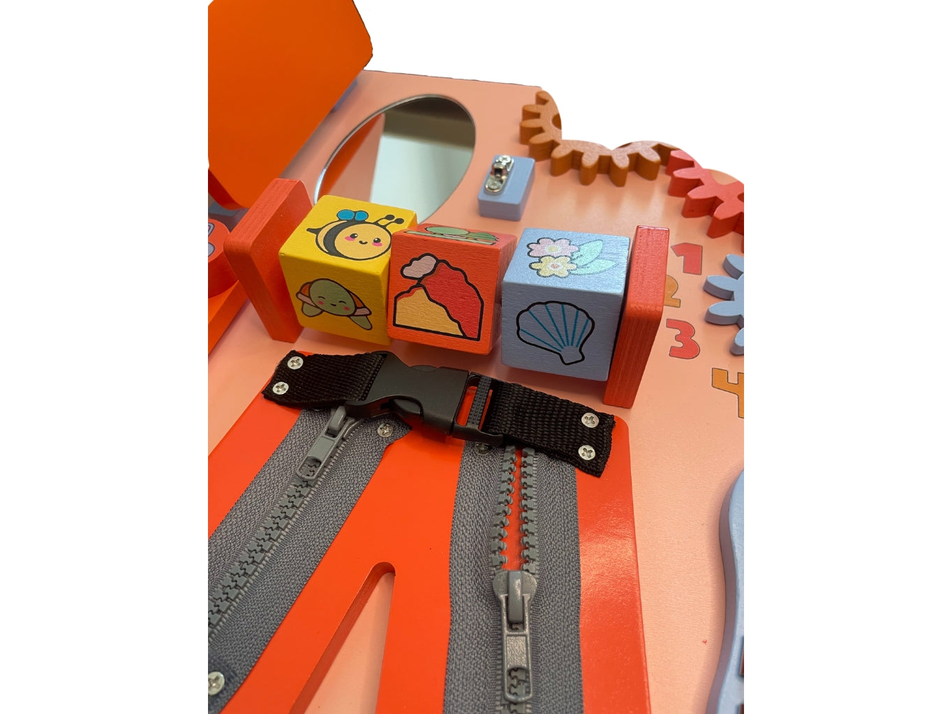 Busy board dřevěná didaktická hračka pro děti se zipy a šněrováním