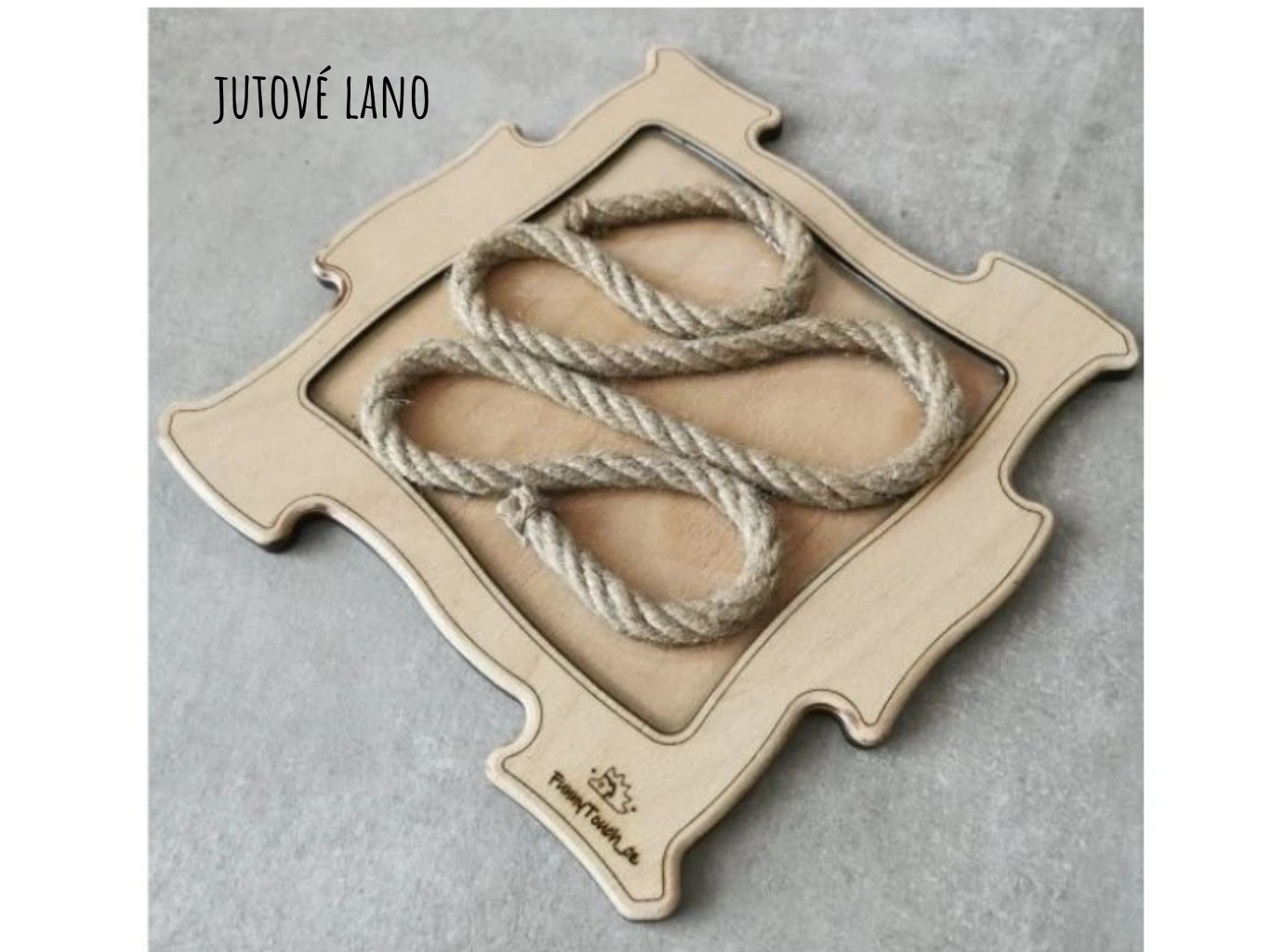 Dítě cvičí rovnováhu na senzomotorickém puzzle FunnyTouch