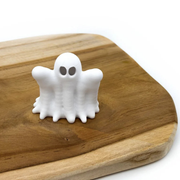 Velký halloweenský duch svítící ve tmě