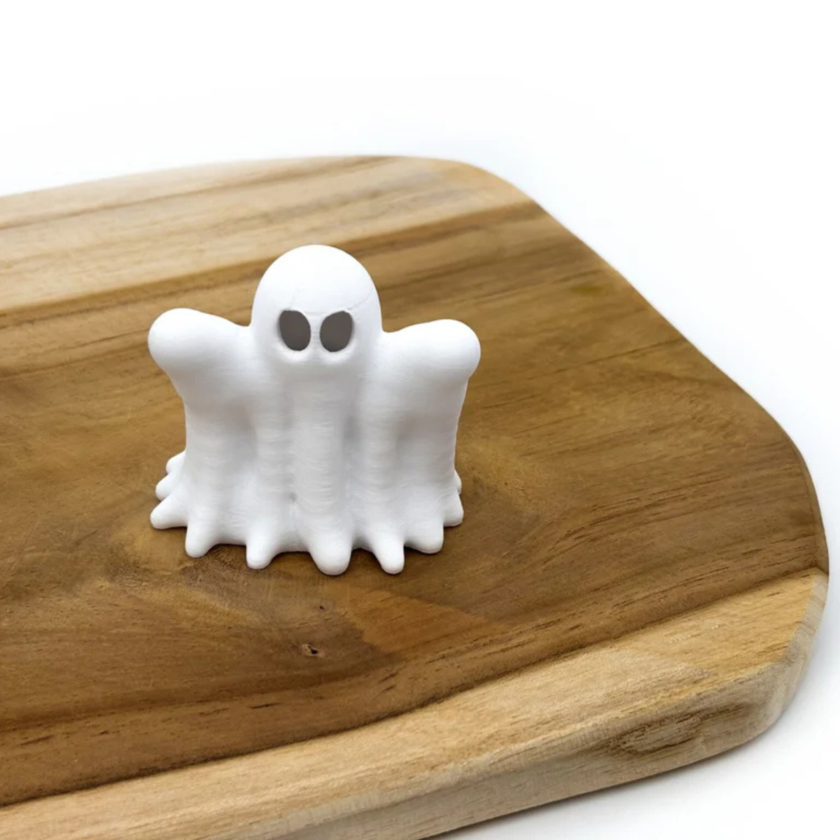 Velký halloweenský duch svítící ve tmě