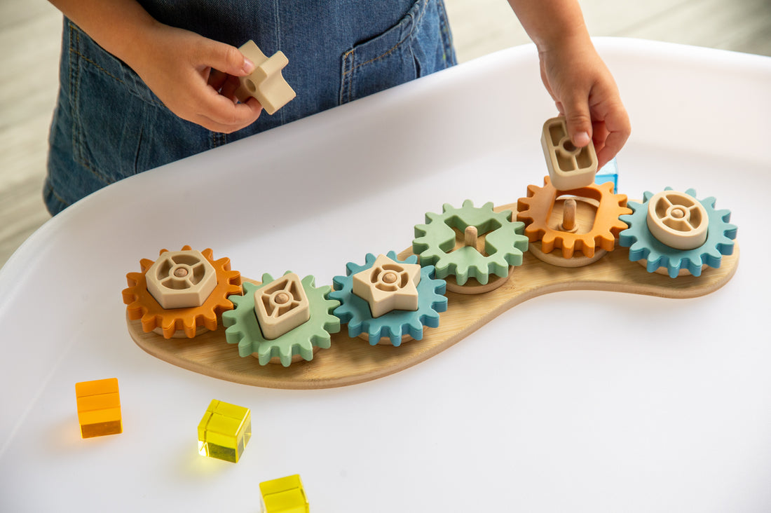 Interaktivní hračka TickiT – SiliSoft puzzle ozubená kolečka 19 dílků