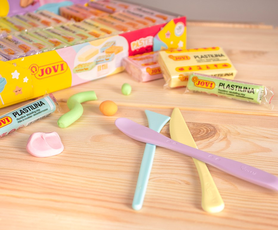 Pastelové špachtle JOVI při modelování plastelíny a tvorbě tvarů
