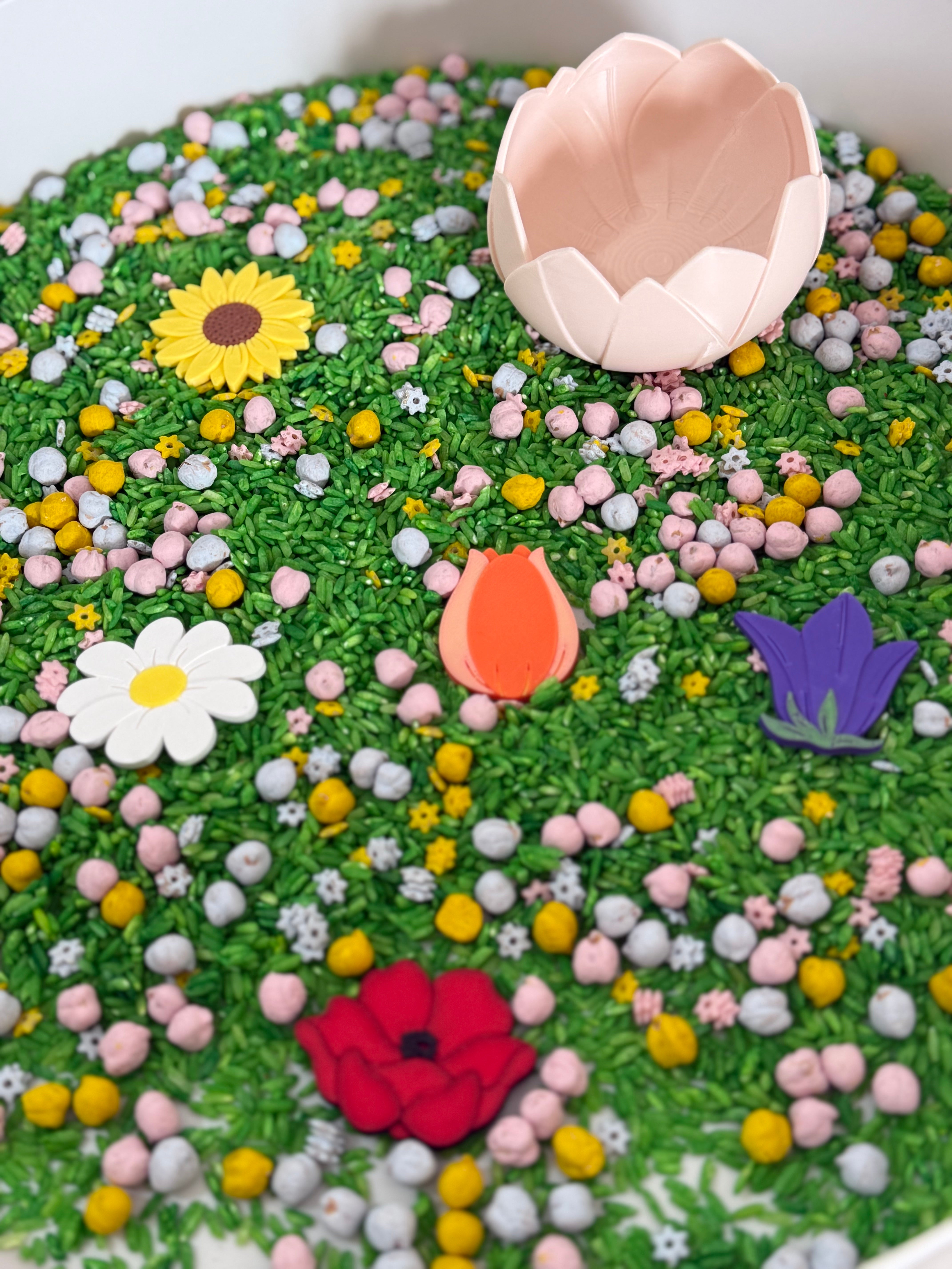 miniatura sedmikrásky, slunečnice a tulipánu pro senzorické hry
