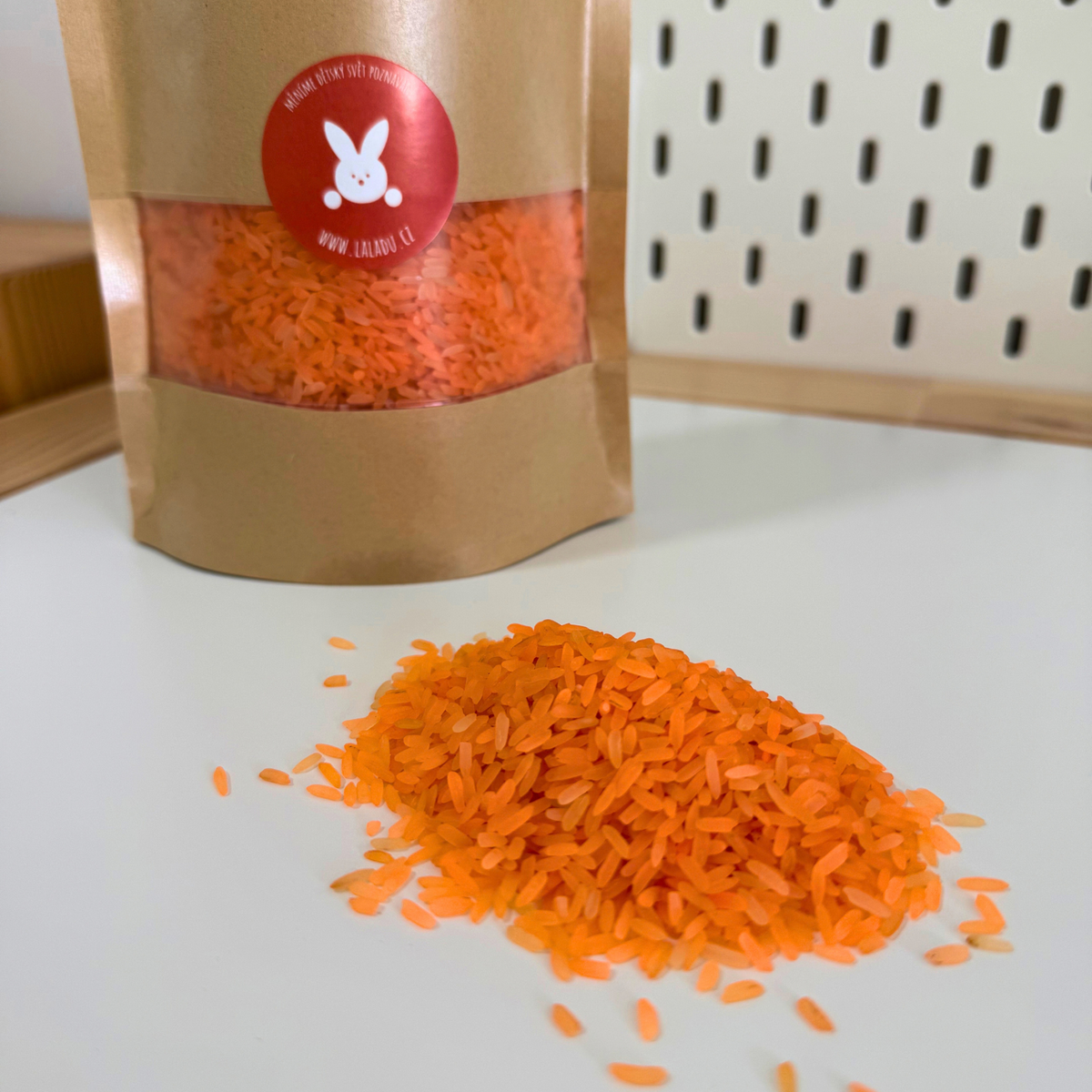 Oranžová barevná rýže pro smyslové hraní 550 g LALADŮ